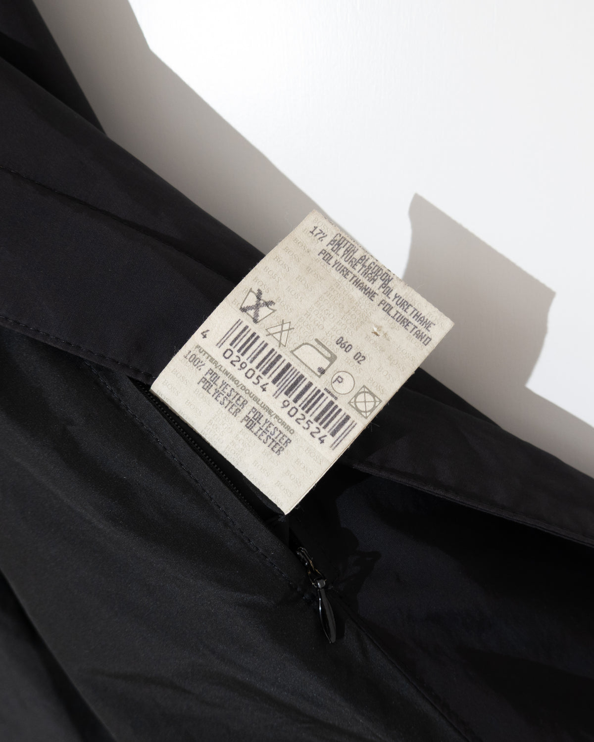 "HUGO BOSS" nylon half coat