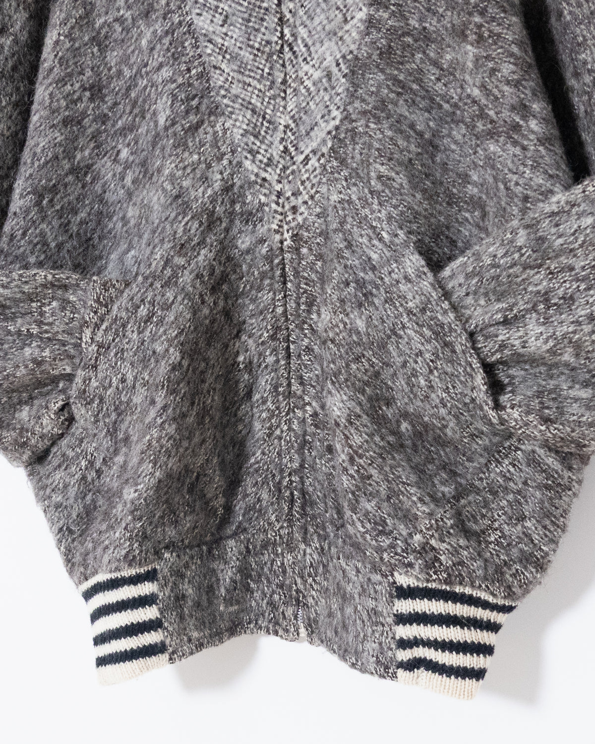 Dolman sleeve panel switch wool knit blouson