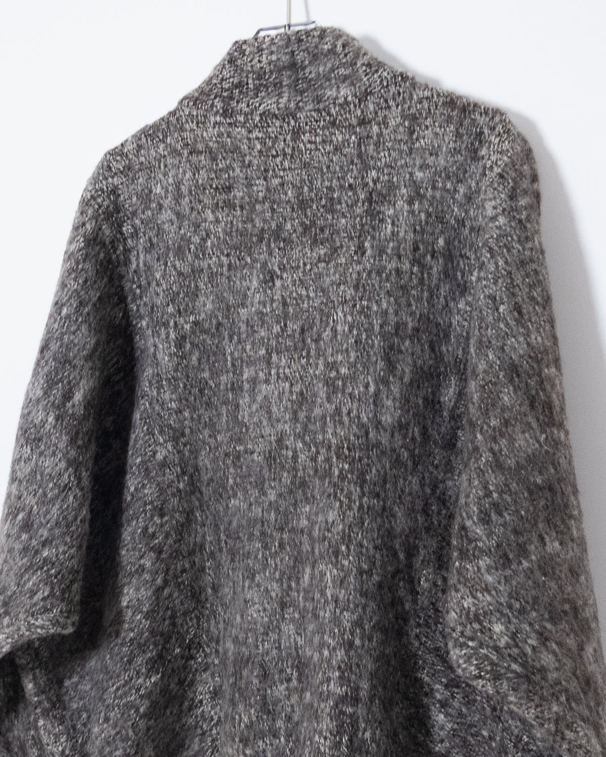 Dolman sleeve panel switch wool knit blouson