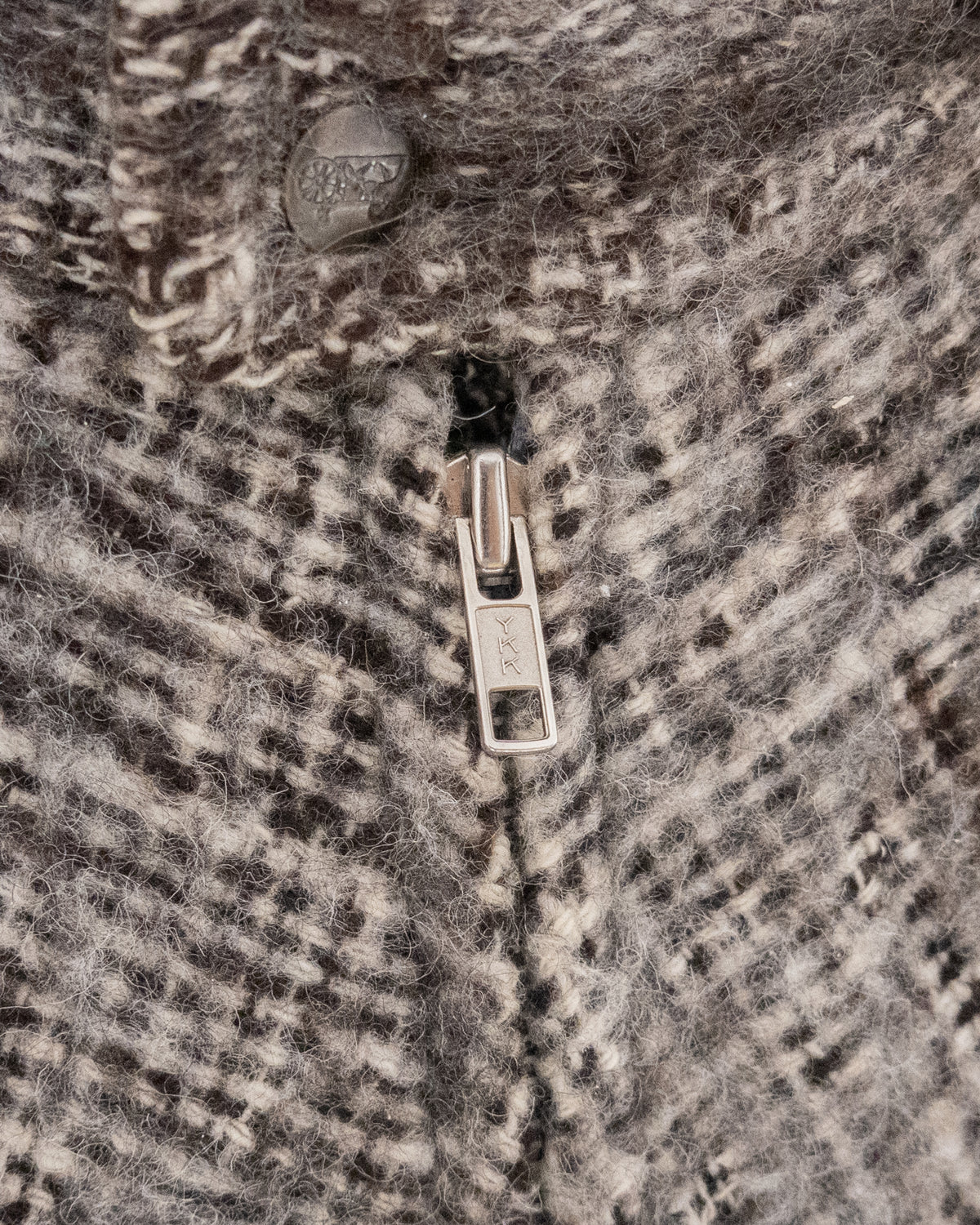 Dolman sleeve panel switch wool knit blouson