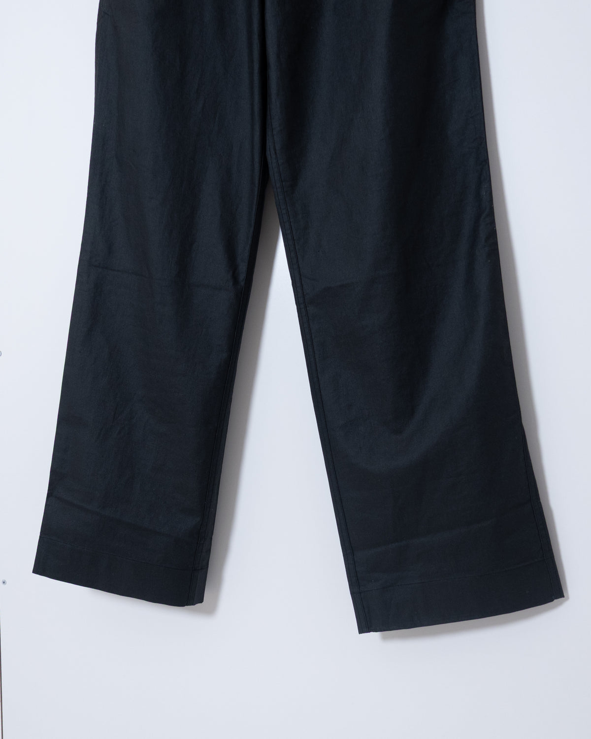 "Levi's ALL DUTY” coated cotton linen easy pants
